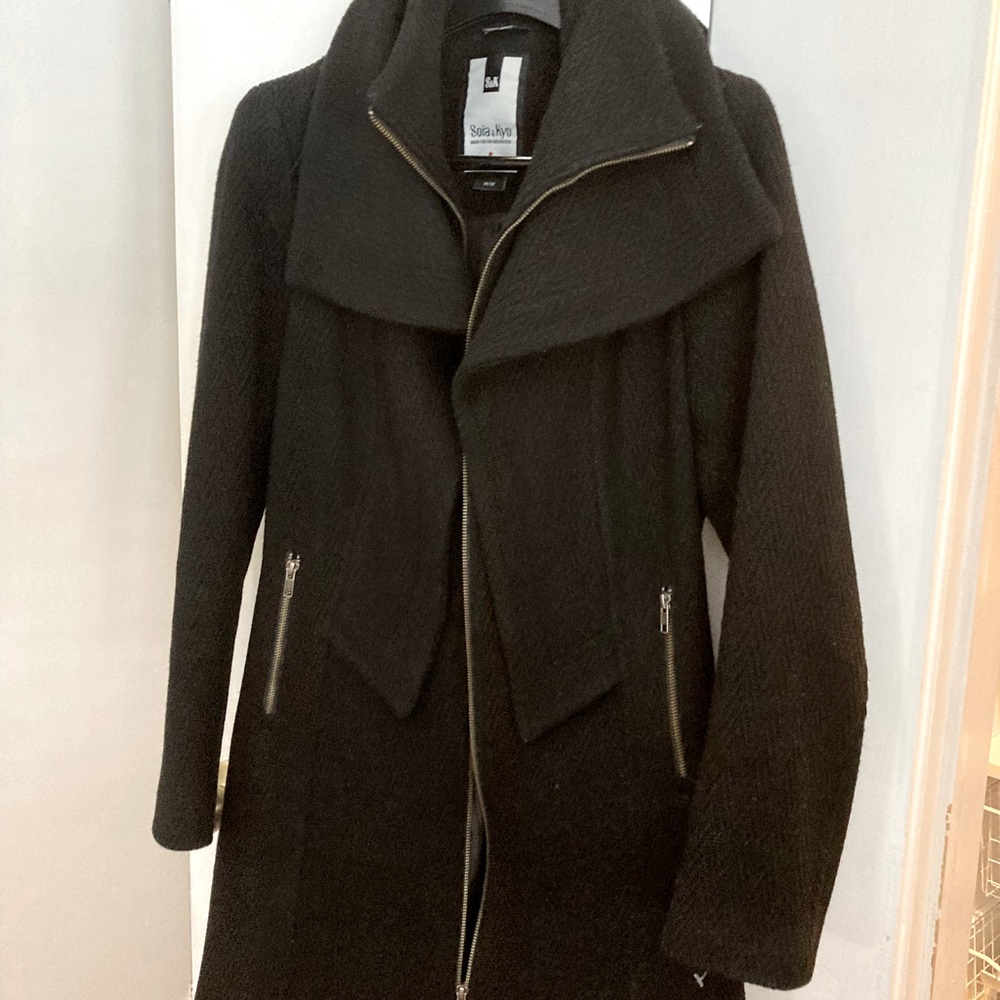Stylish black winter jacket 80% wool 20%polyamide by Soia&Kyo